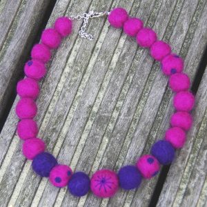 ketting kralen van vilt