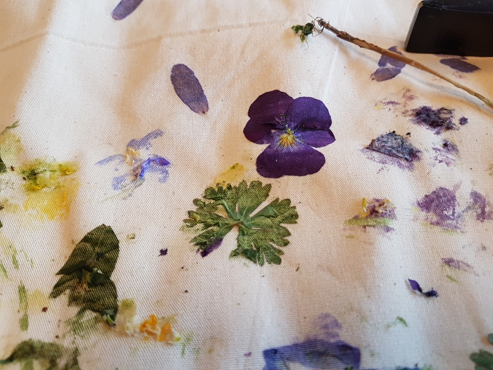 Workshop verven met planten  katoenen tas  Wolgoeroe