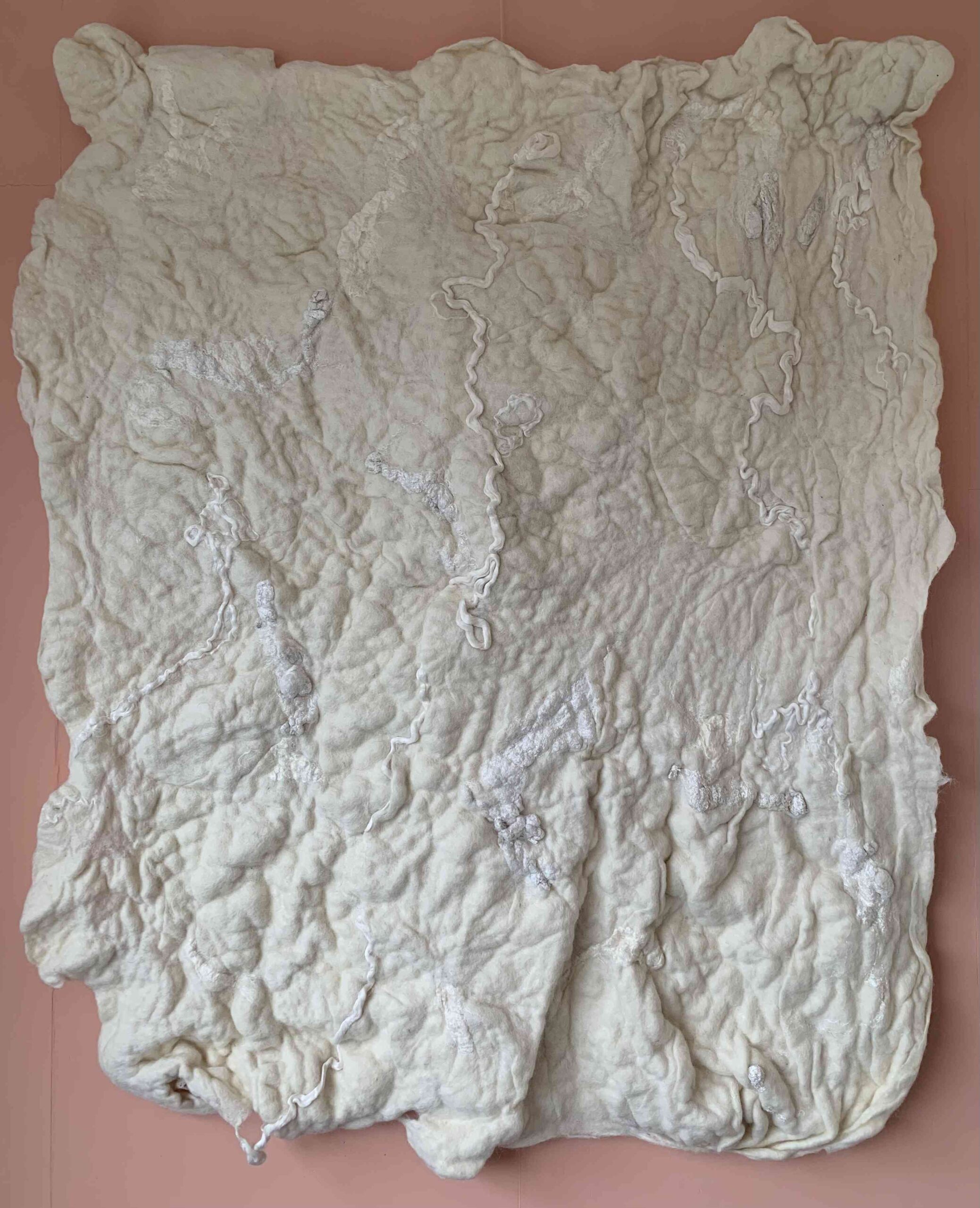 wandkleed-wol-vilt-akoestisch-paneel-White-escape-3-Inge-Visser-wolgoeroe-kopie-scaled.jpg