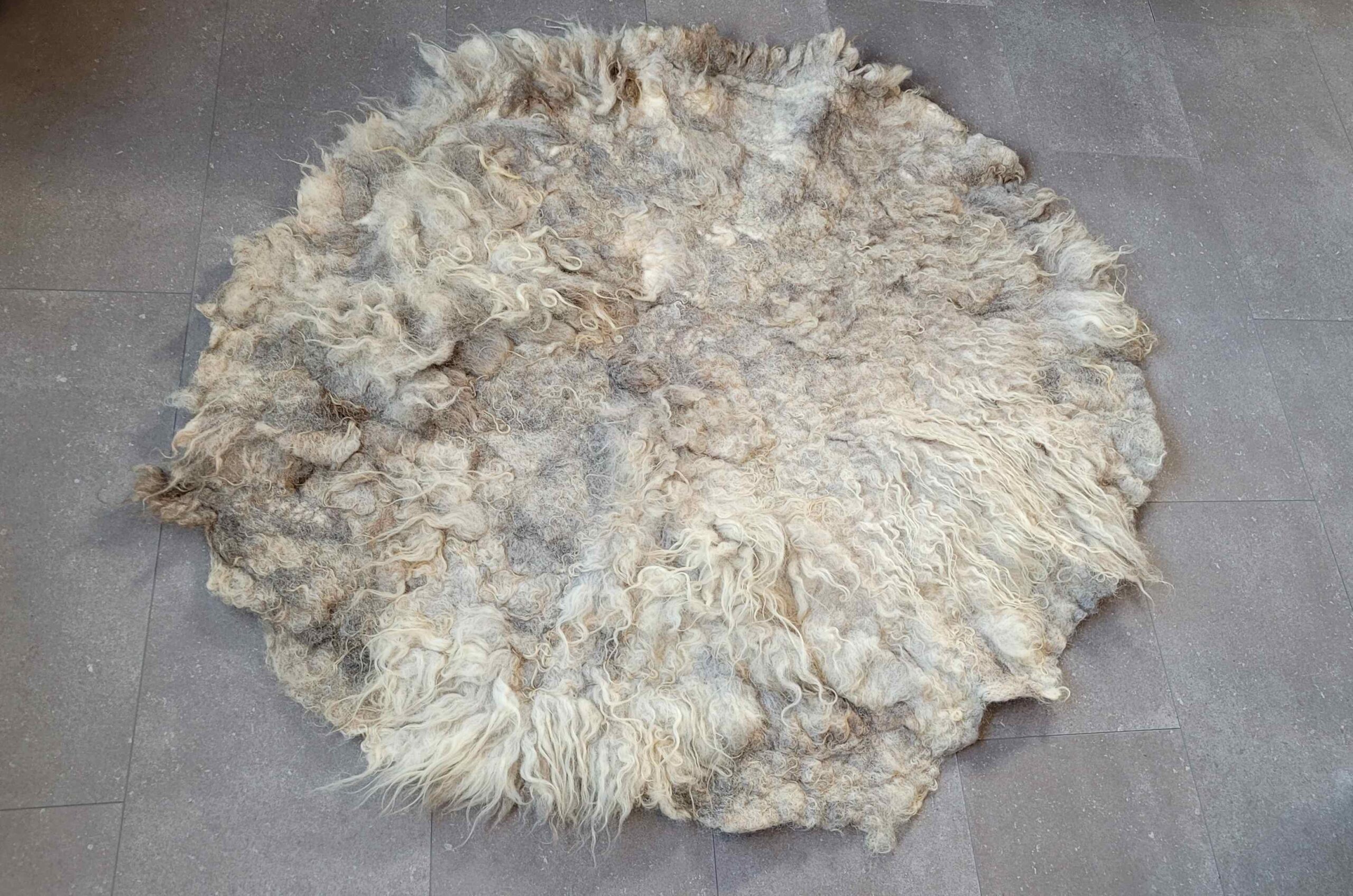 Round-wool-rug-felted-rug-Dunes-_-Arte-Cascada-11b-scaled