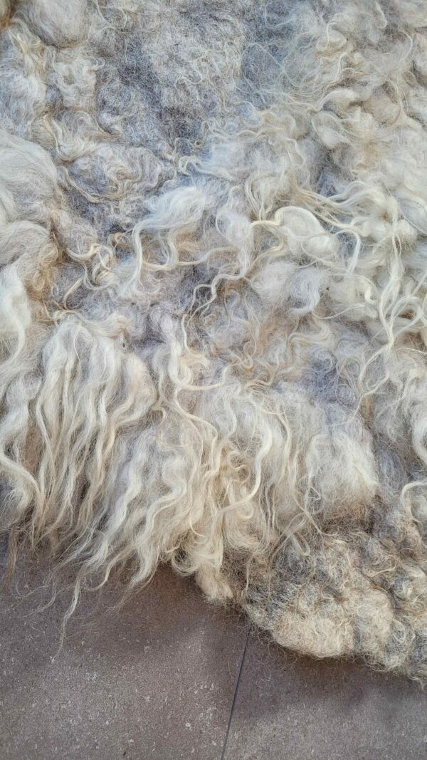Round-wool-rug-felted-rug-Dunes-_-Arte-Cascada-8b-600x1067